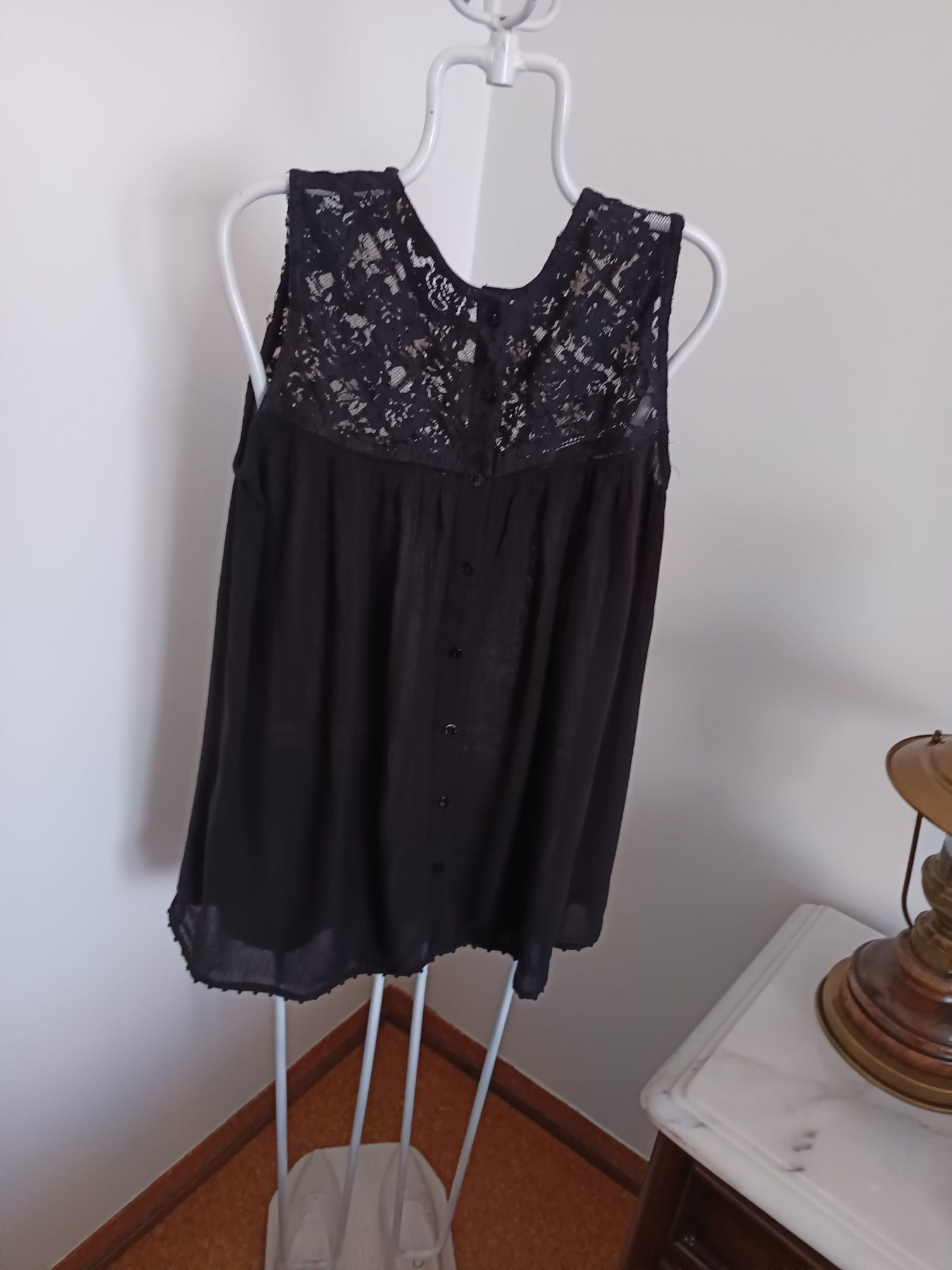Blusa em branco e preto S. Da Zara. Sem uso.