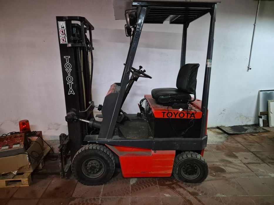 Empilhador Toyota Electrico