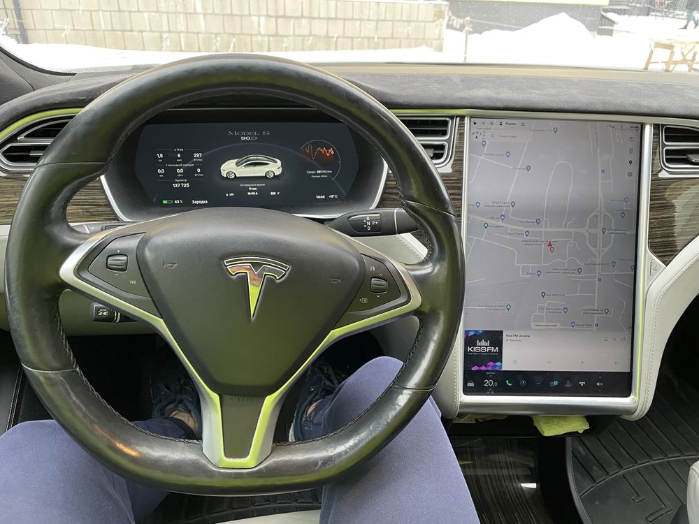 Продаю Tesla Model S 90 D