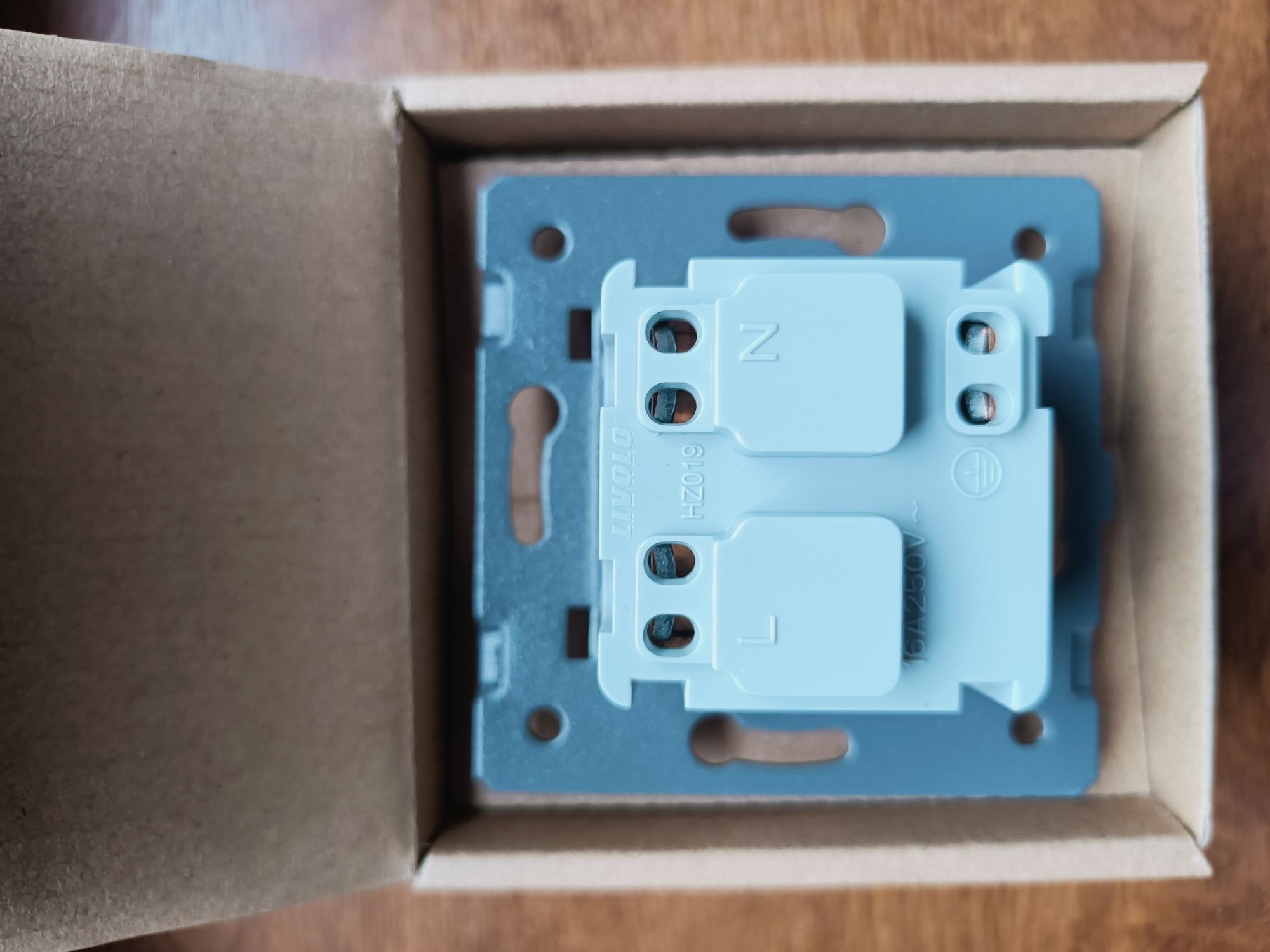 Gniazdko Livolo białe 16A 250V