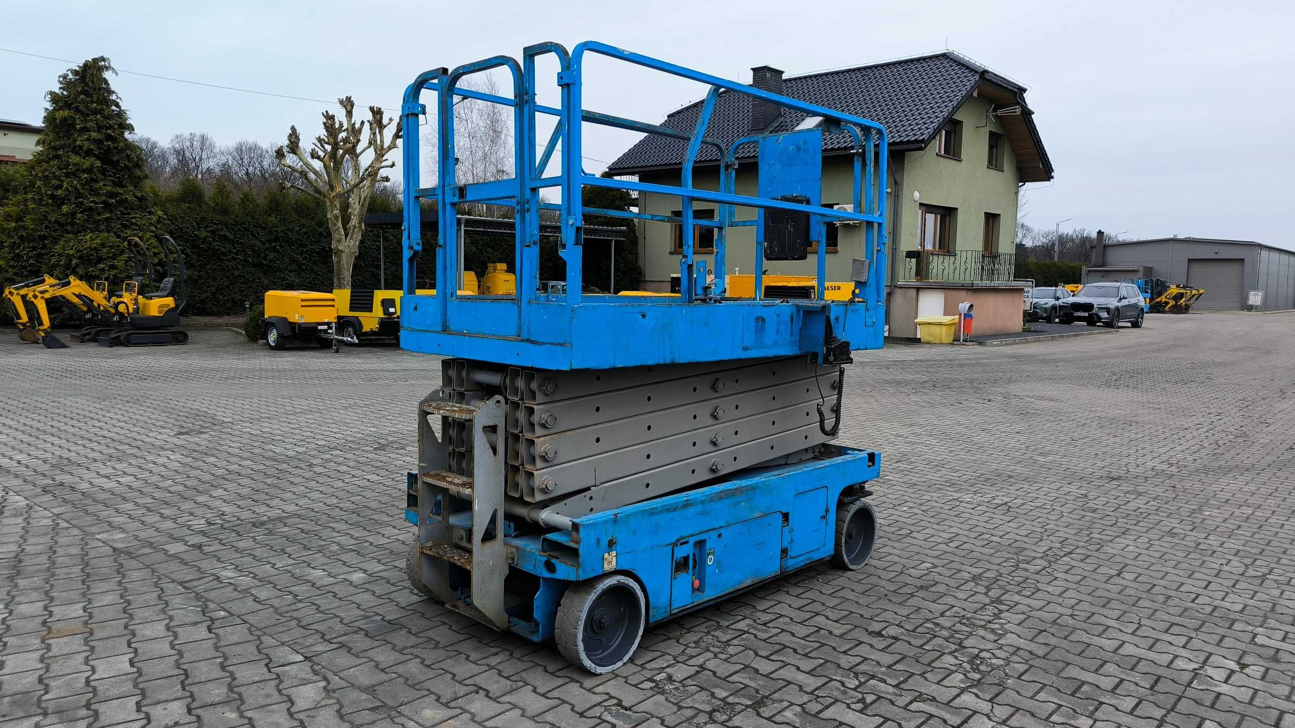 Elektryczny podnośnik nożycowy GENIE GS 3246 rok 2008 cena 20500 netto