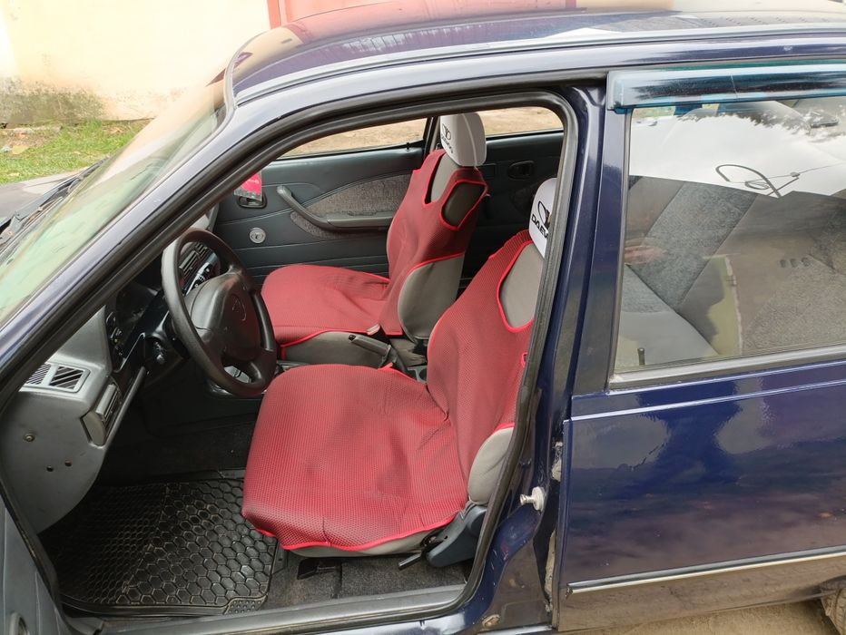 Продам авто всі питання за телефоном.