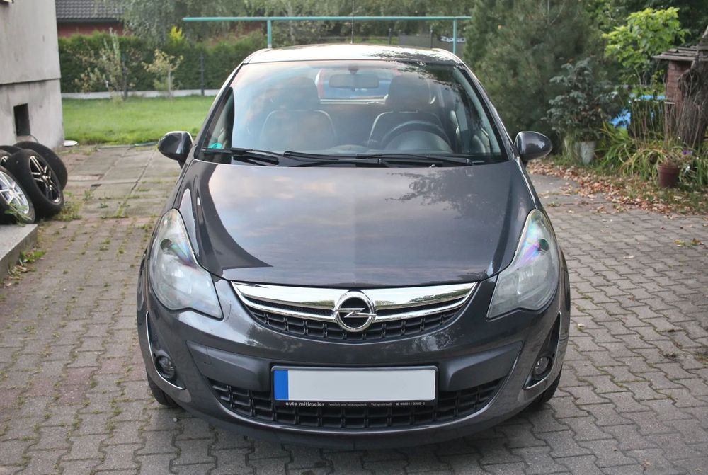Opel Corsa po DUŻYM SERWISIE, ładny stan, 2 kpl. KÓŁ, długie OPŁATY
