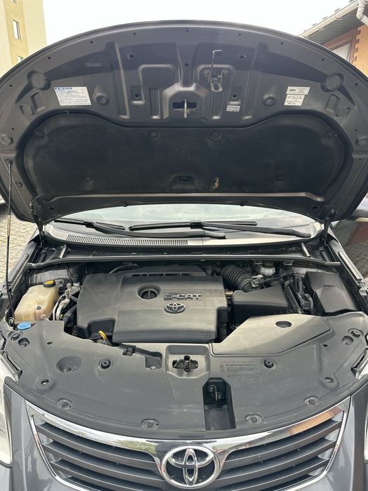 Toyota Avensis 2011 рік