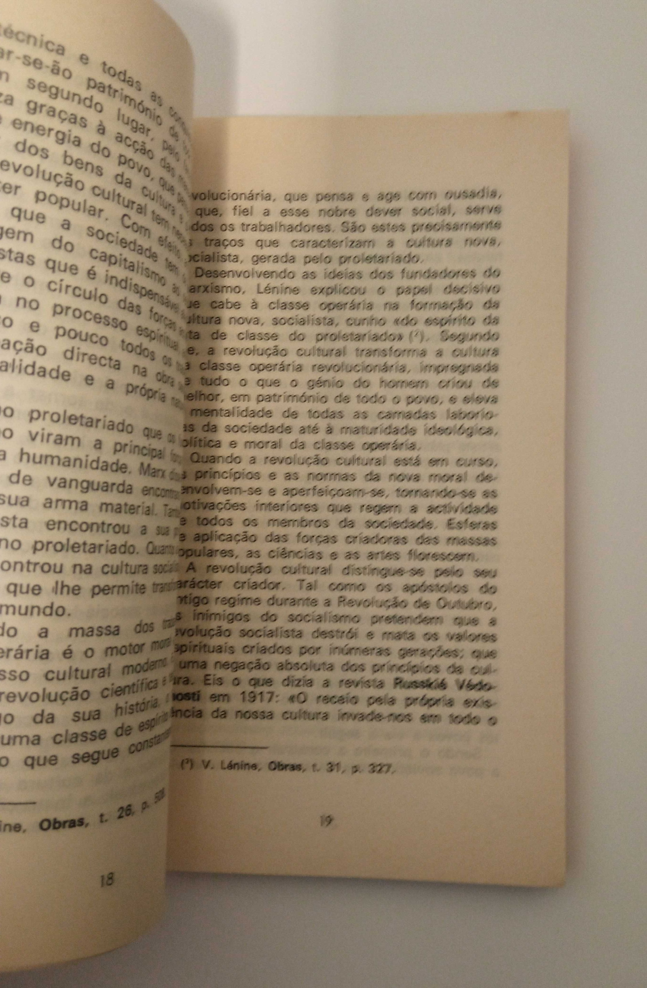 Coleção: O Leninismo e a revolução cultural, de A. Arnoldov