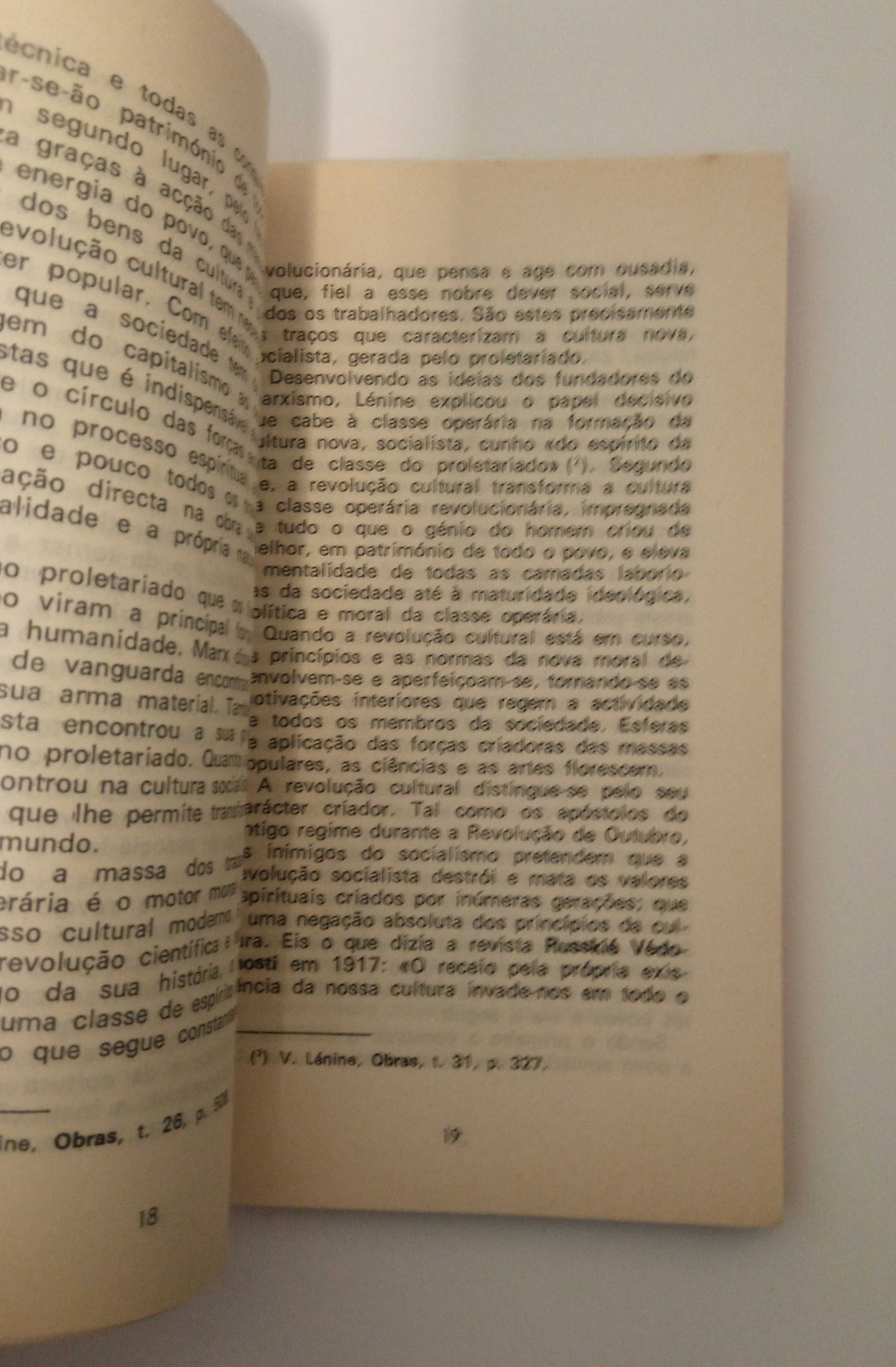 Coleção: O Leninismo e a revolução cultural, de A. Arnoldov