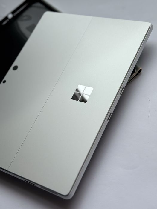 Surface Pro 8 Silver i7-1185G7 16\512Gb 13" 120 Hz IPS