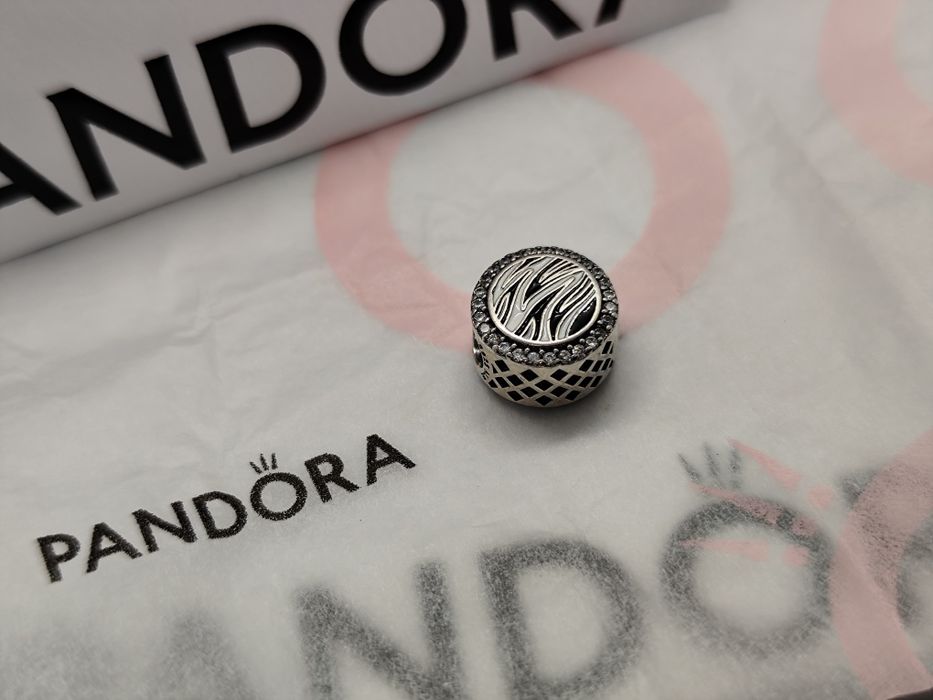 Conta zebra preta e branca da Pandora