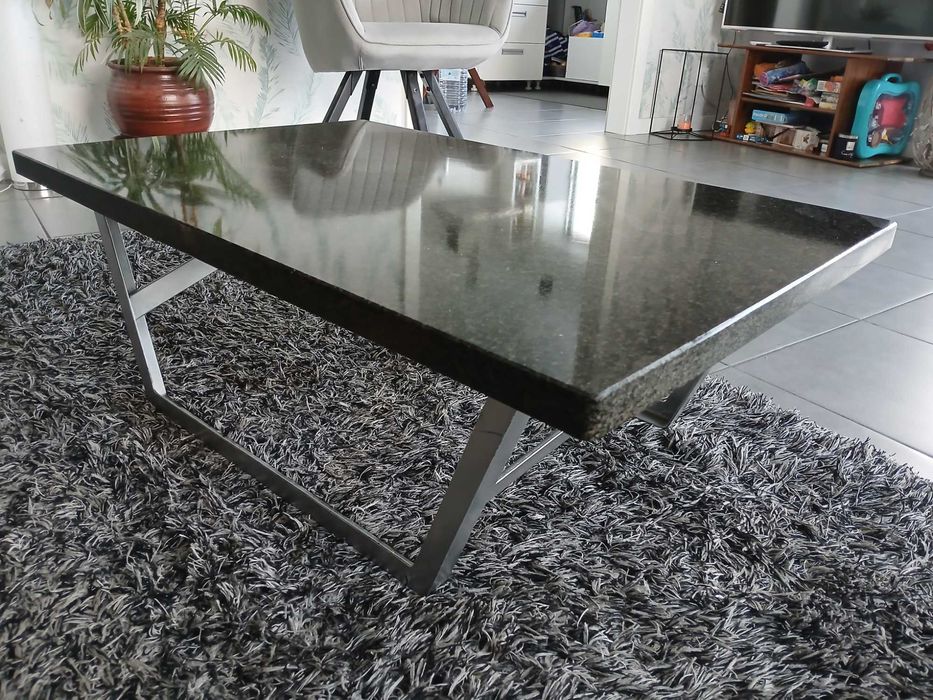 Mesa de centro em pedra