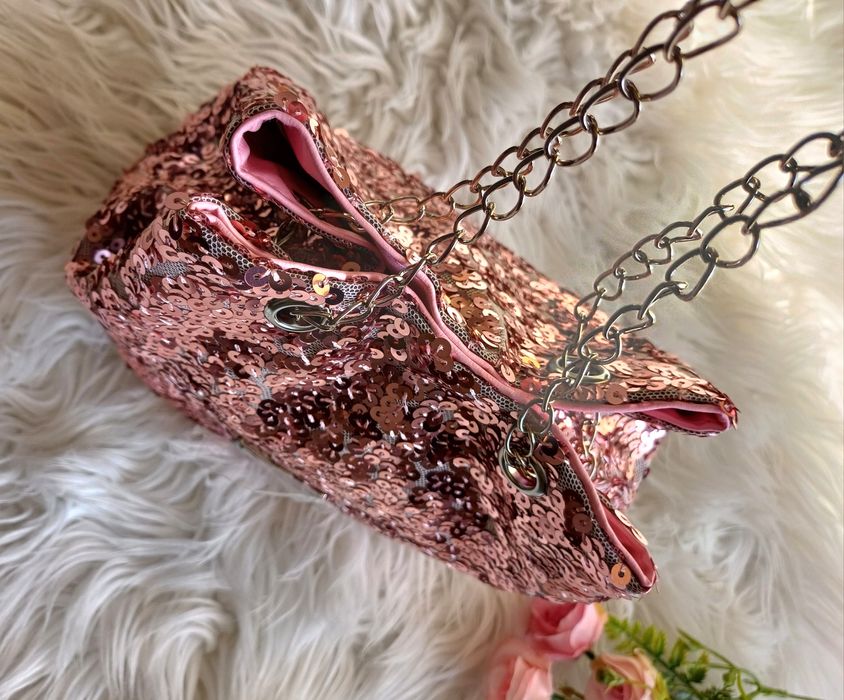 Różowy wizytowy plecaczek -  cekiny