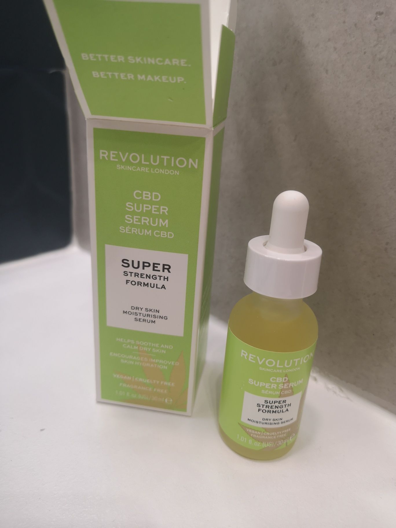 Revolution dry skin moisturising serum  30 ml