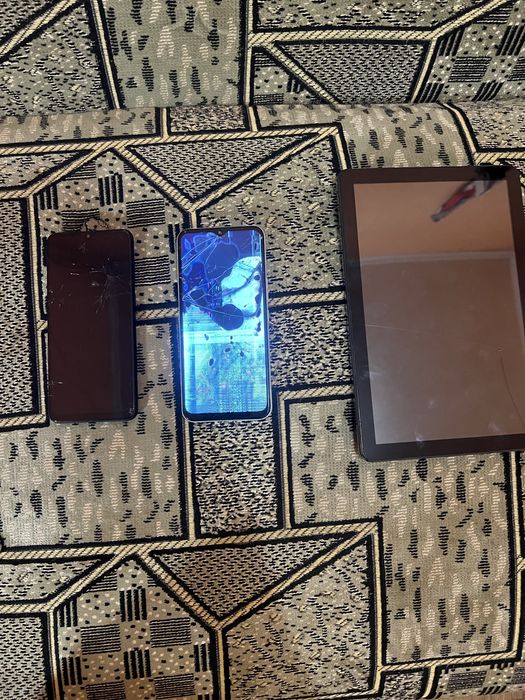 Продам телефоны и планшет на запчасти