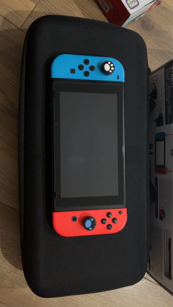 Nintendo Switch V2 – Komplet w idealnym stanie!