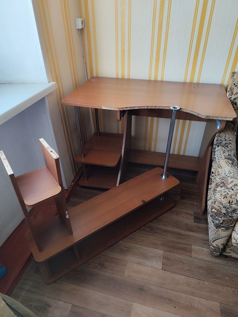 Продам комп'ютерний стіл
