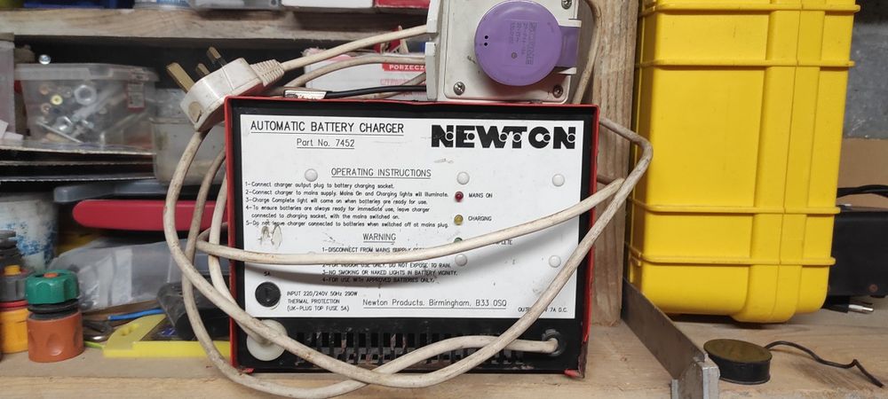 Ładowarka wózka 24v 7A newton 7452
