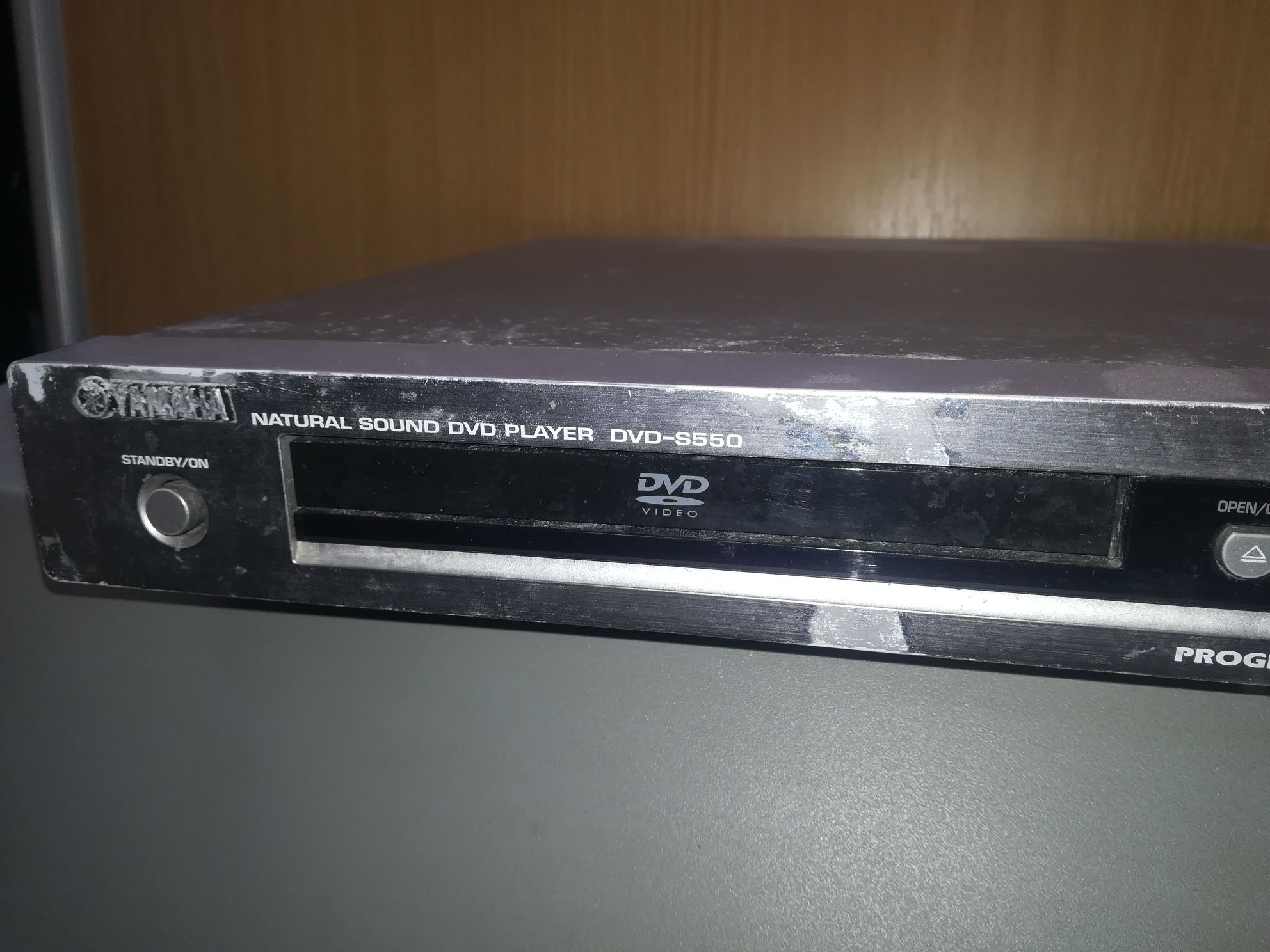 Продам DVD проигрыватель Yamaha DVD-S550