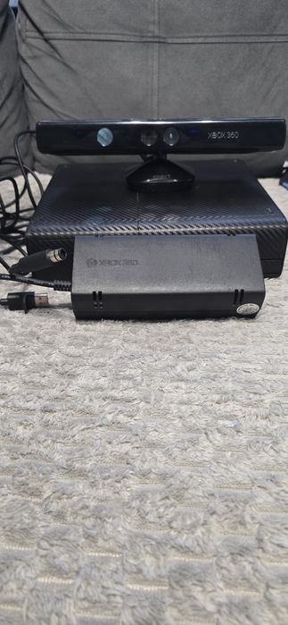 Konsola Xbox 360 z Kinectem, bez padów
