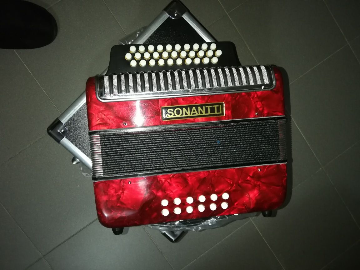 Concertina de 3 vozes nova