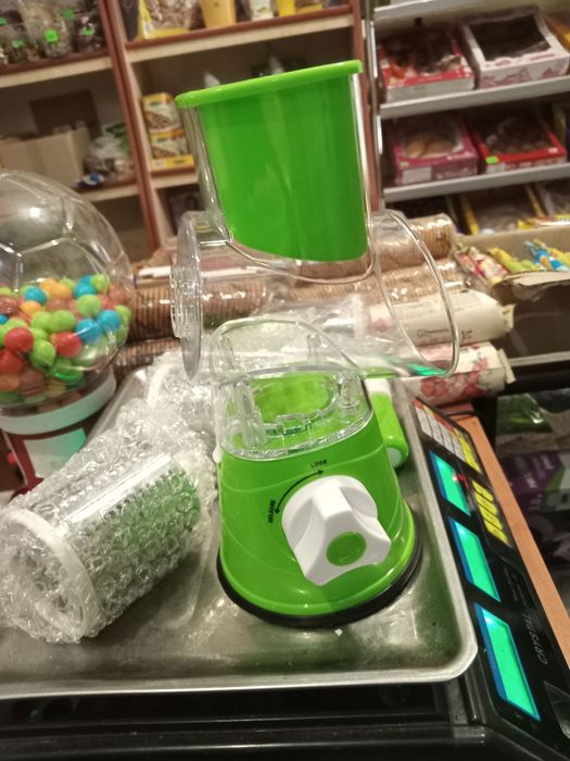 Універсальна терка для подрібнення овочів