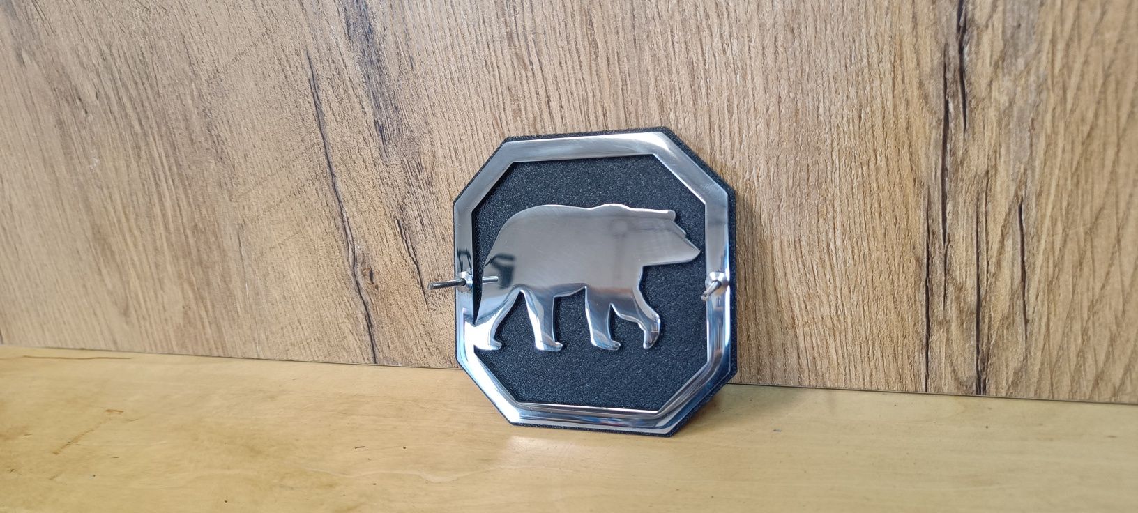 Niedźwiedź na grill Ursus c380 lub 1224 finn de luxe 912 logo emblemat