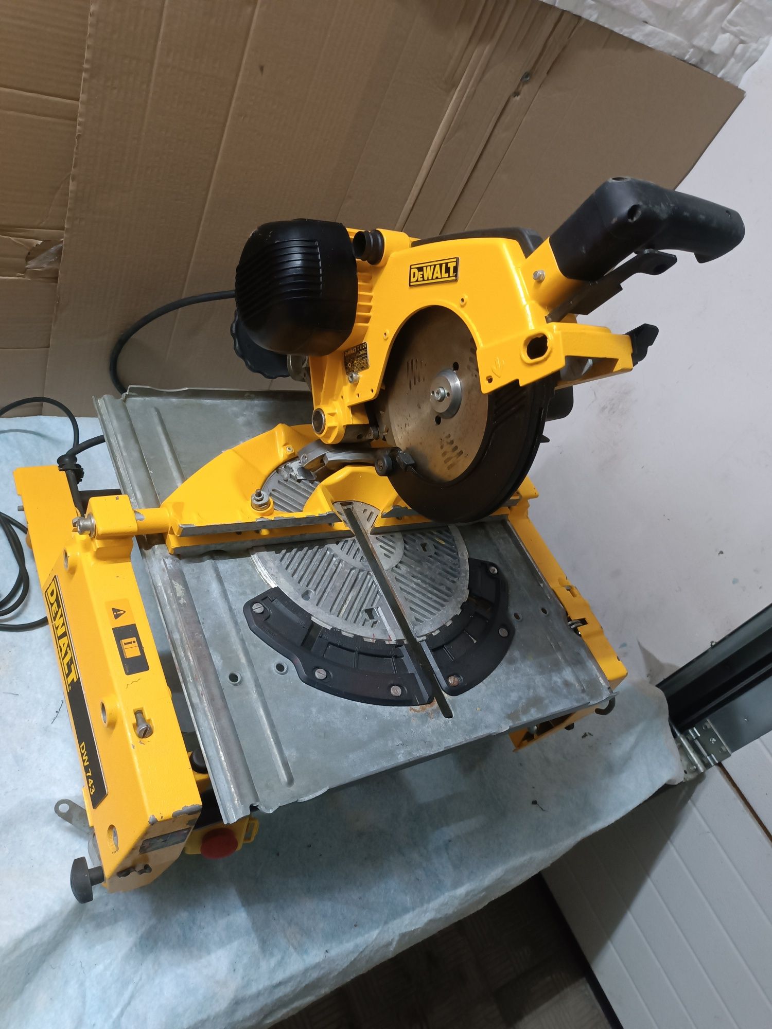 DeWalt DW743 пила реверсивна Деволт торцовка станок циркулярна