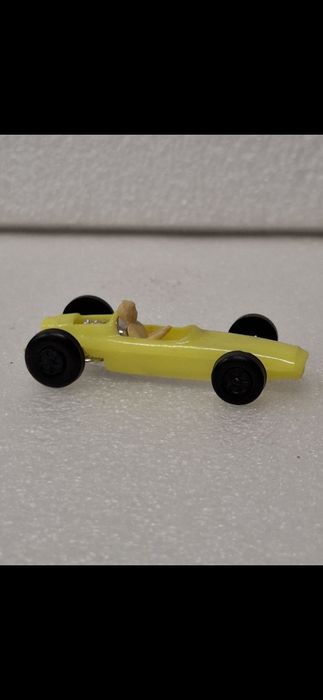 Autko wyścigówka z kierowcą prl