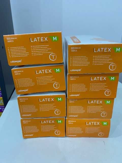 Luvas, máscaras, batas e fatos