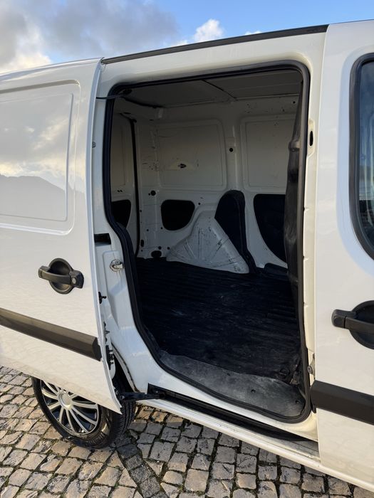 Fiat Doblo 1.3 Multijet 75cv  06/2007  Revisão feita.