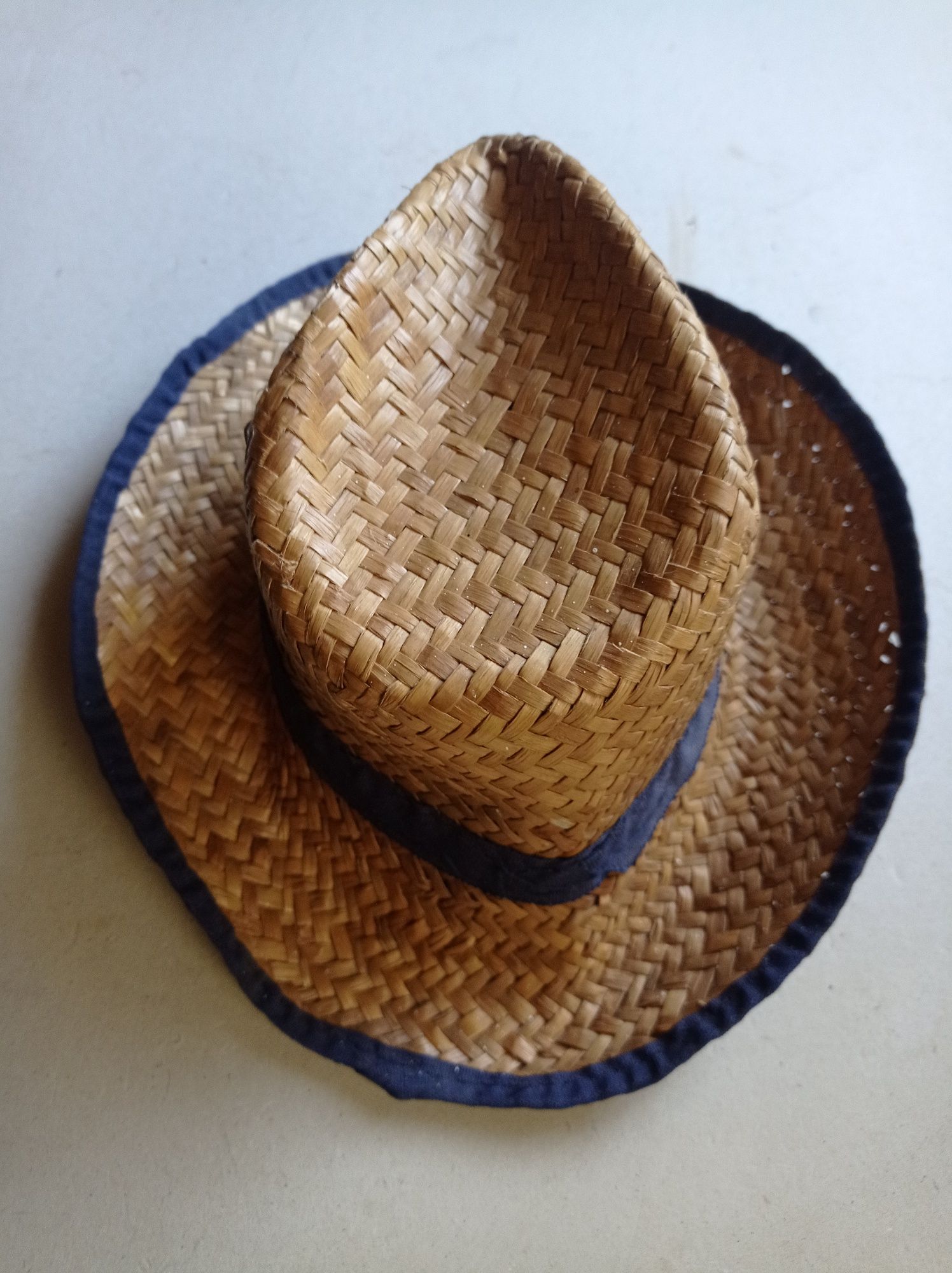 Соломенная шляпа/солом'яний капелюх.