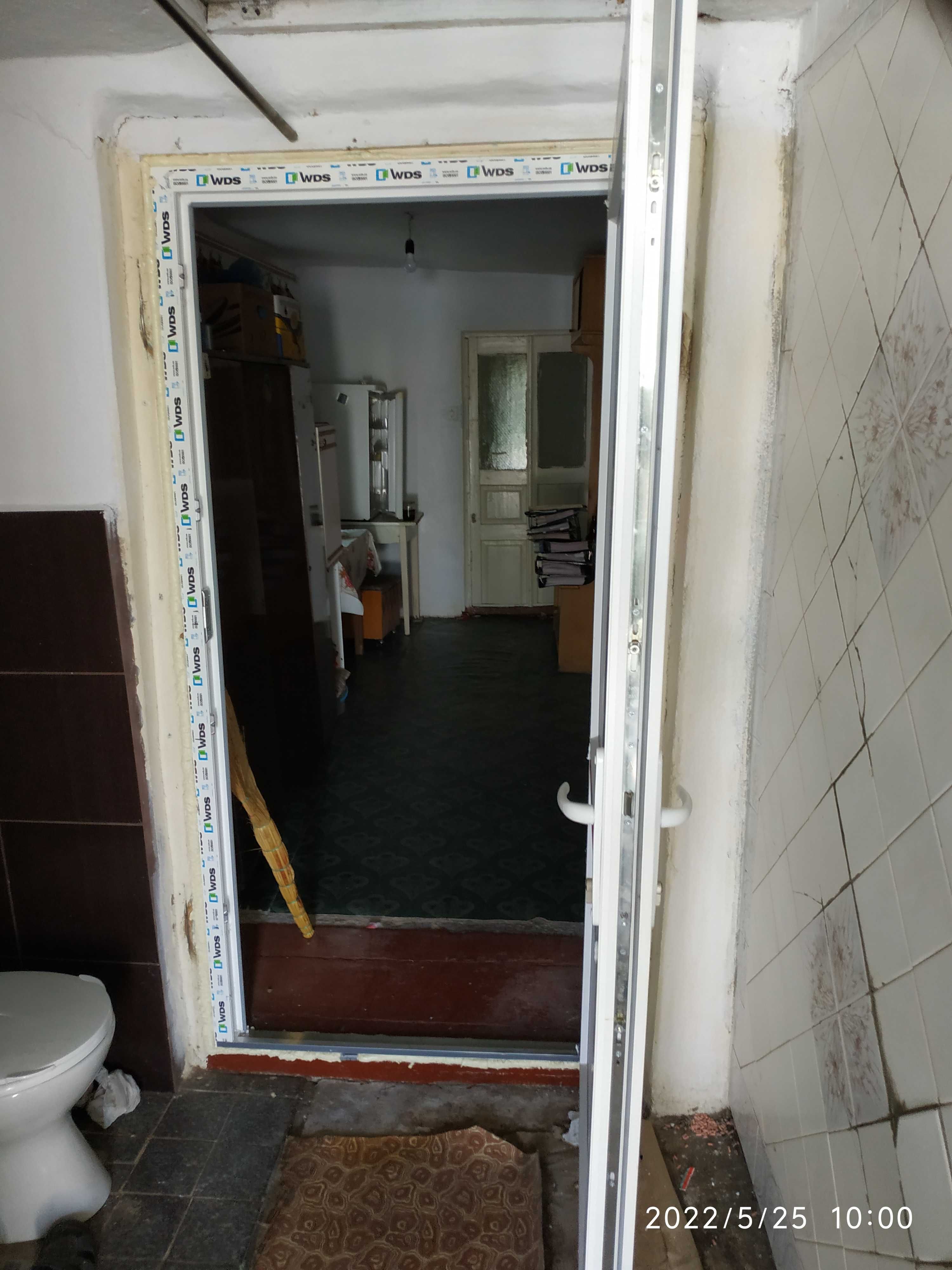 Продам частину будинку  з гаражем в Жмеринському р-ні Вінницької обл.