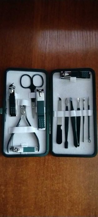 Професійний набір для догляду за нігтями.