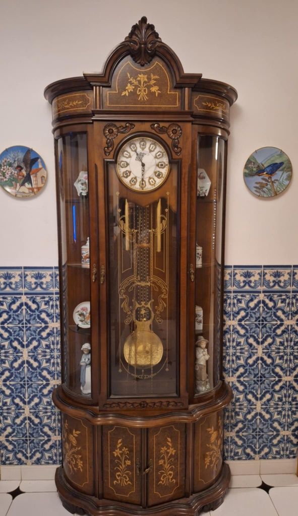 Relógio de pé alto