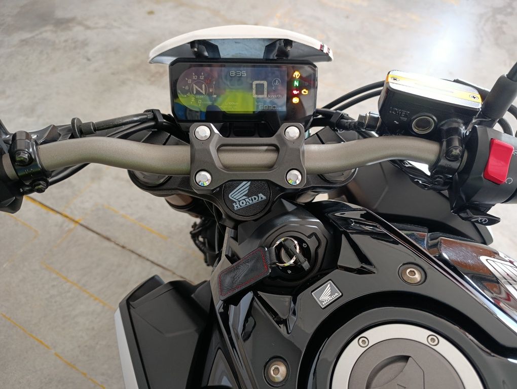 Honda CB650R (extras/poucos kms)