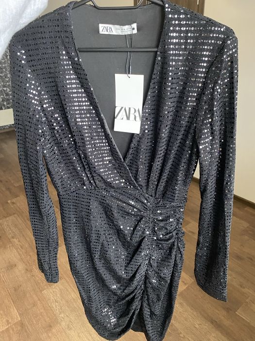 Плаття сукня zara в пайєтки міді святкове коктейльне