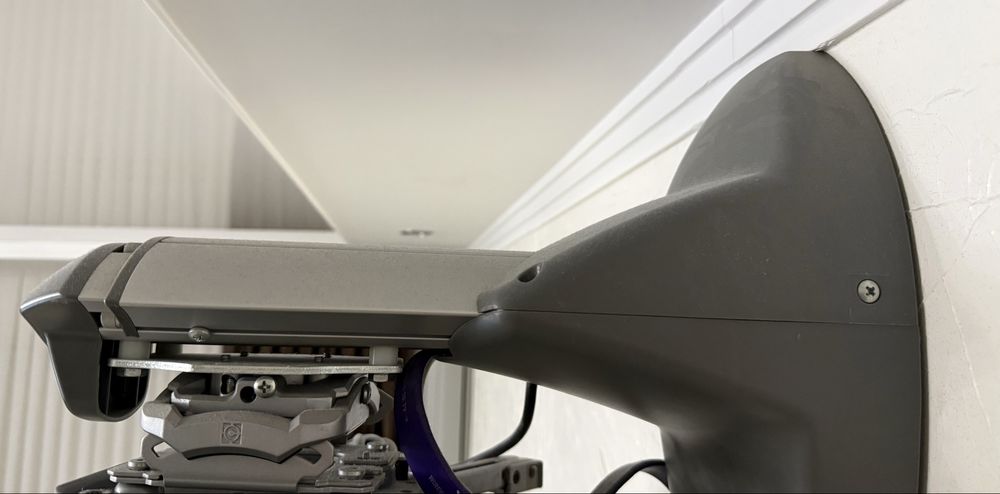 Кронштейн до проектора  фирма Chief WM110AUS и крепление Chief