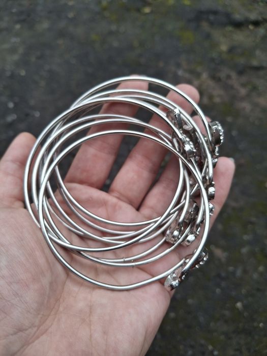 Браслетики з серцями та камінчиками