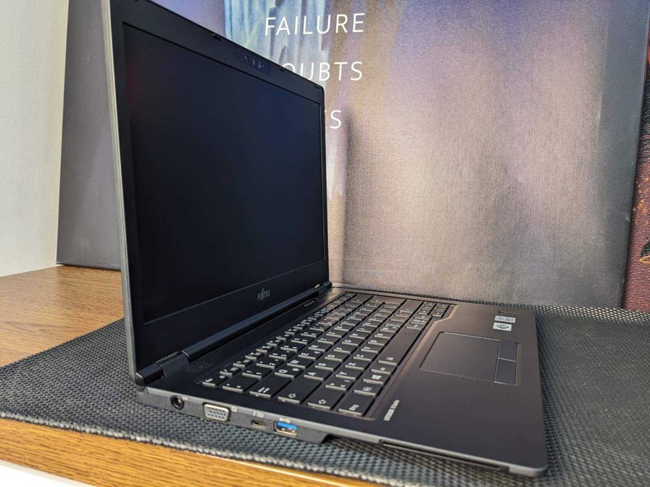тонкий ноутбук Fujitsu LIFEBOOK U7410-i5-10210U-16Gb  б/у