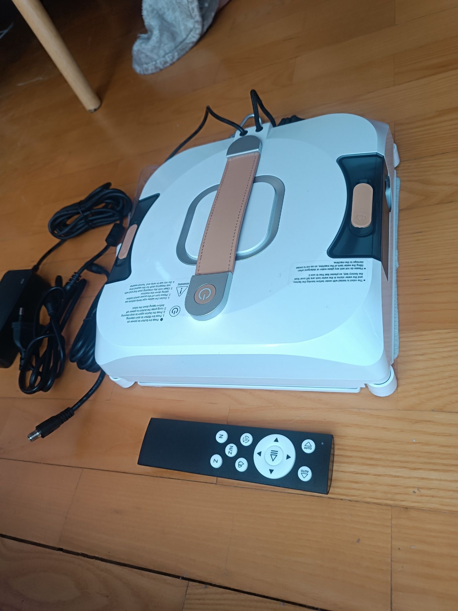 Robot do mycia okien z podwójnym spryskiem YW703 110ml do okien wysoki