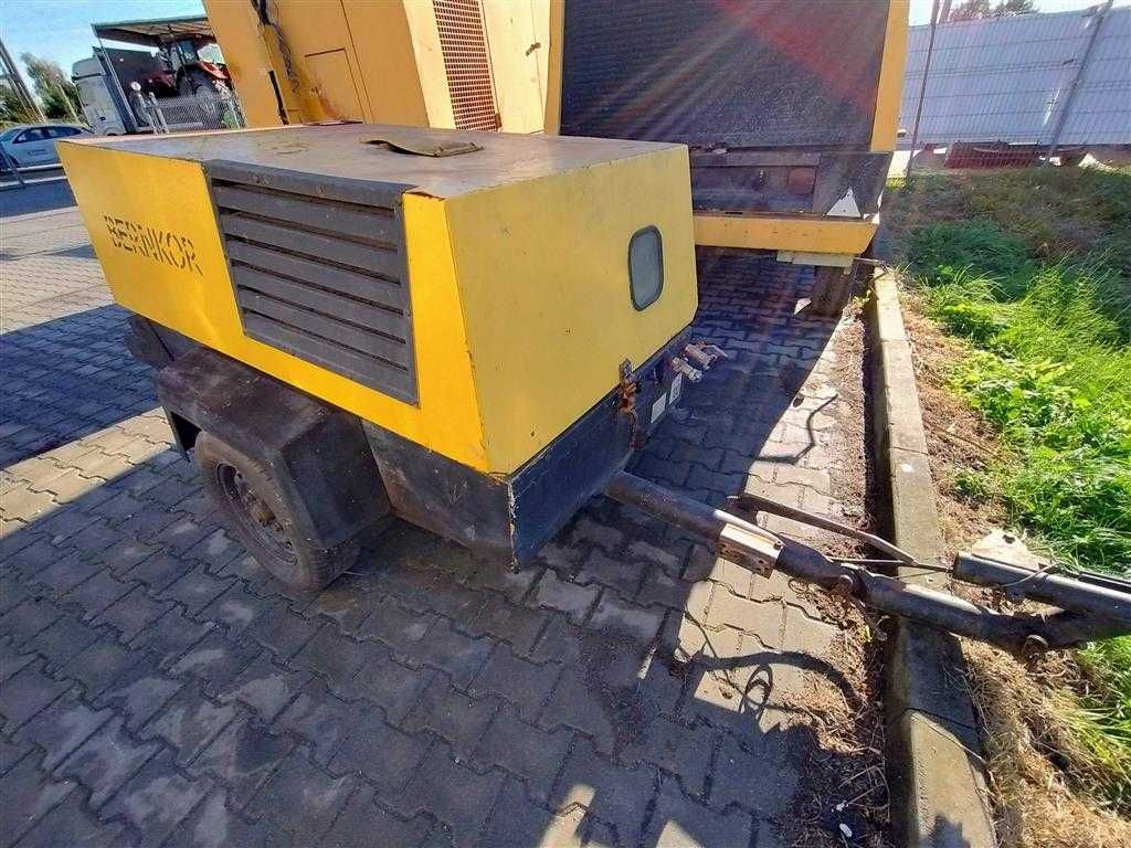 Sprężarka samojezdna KAESER M32,  17.9kW, 3,2m3/min, S015199