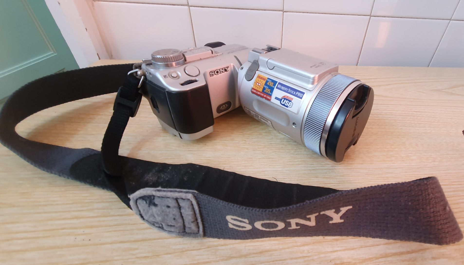 Sony Cyber-Shot DSC-F717