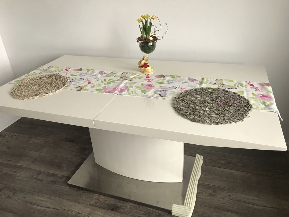 Stół biały lakierowany