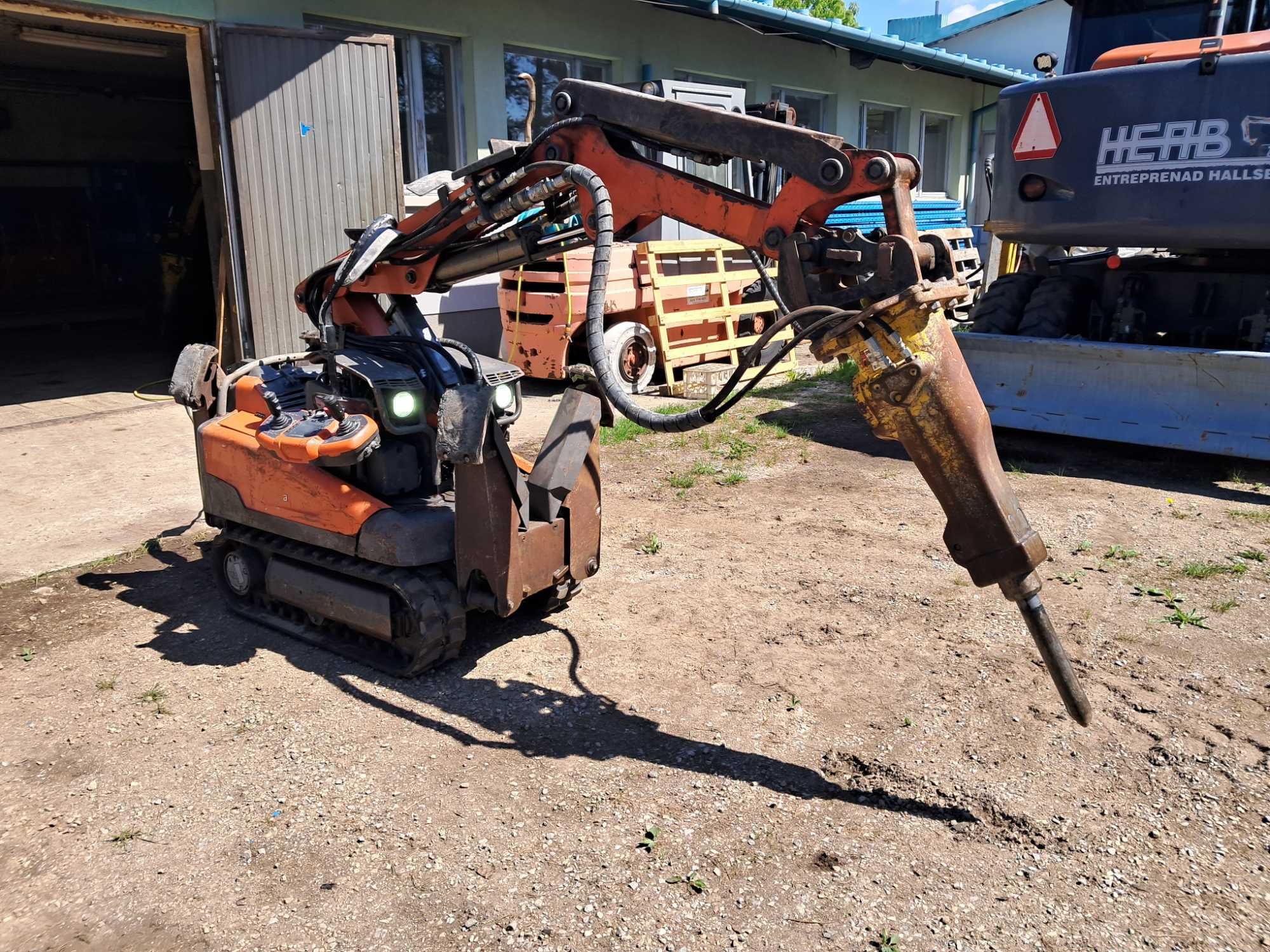 robot Wyburzeniowy Husqvarna DXR140 + młot SB152 (Brokk)