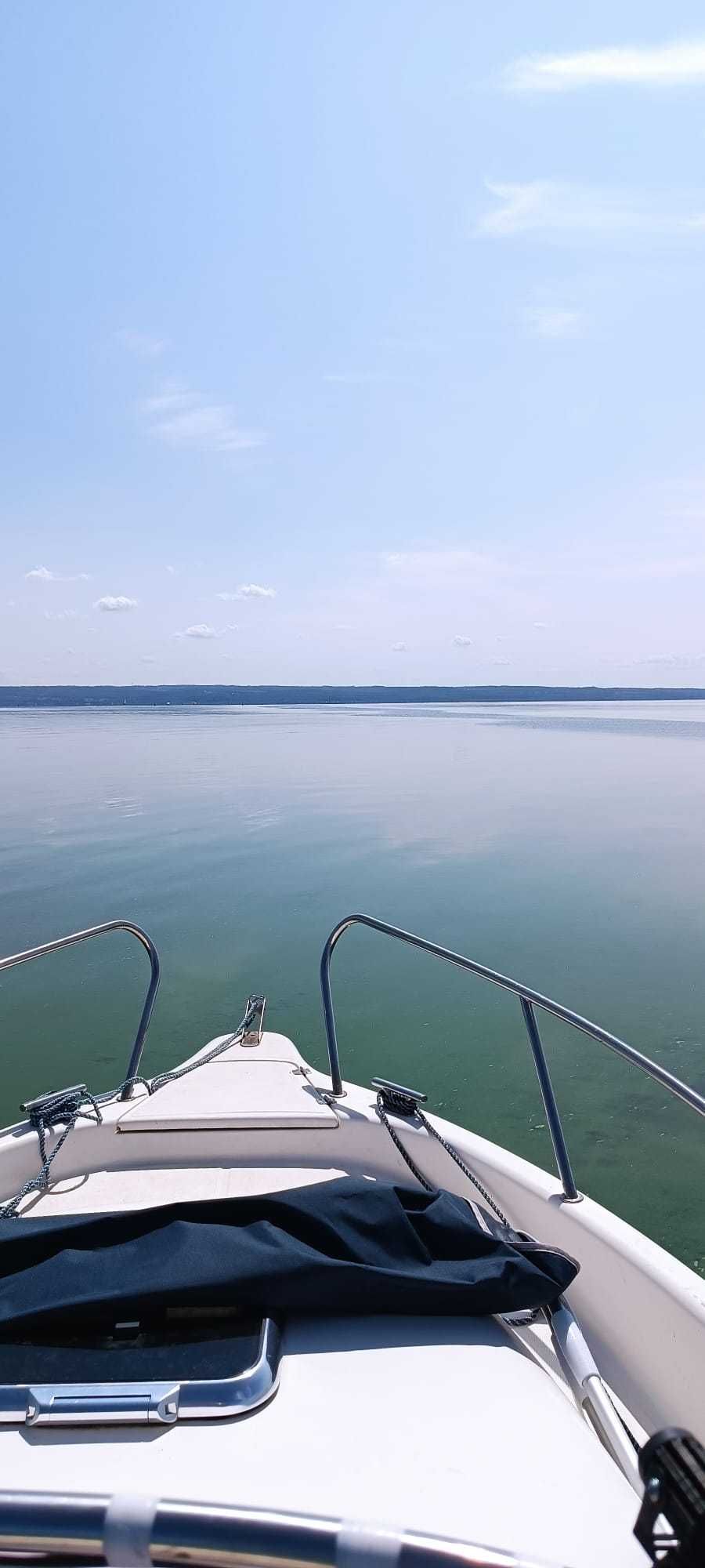 Łódź motorowa kabinowa Mazury 560 silnik Suzuki 90 kM gratis przyczepa