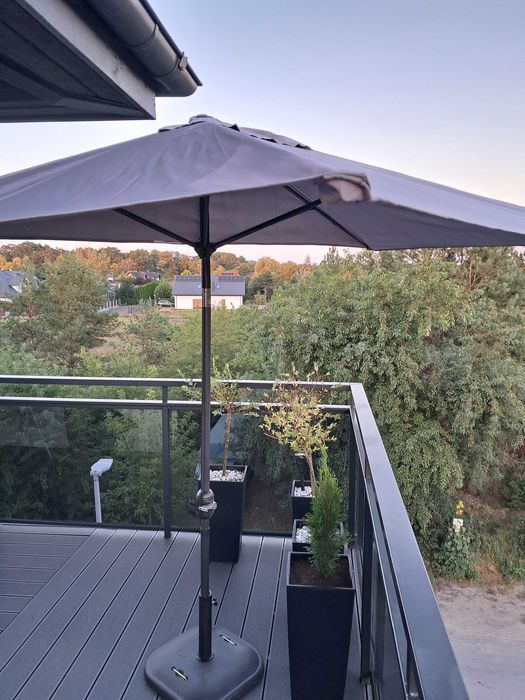 Parasol balkonowy przyścienny