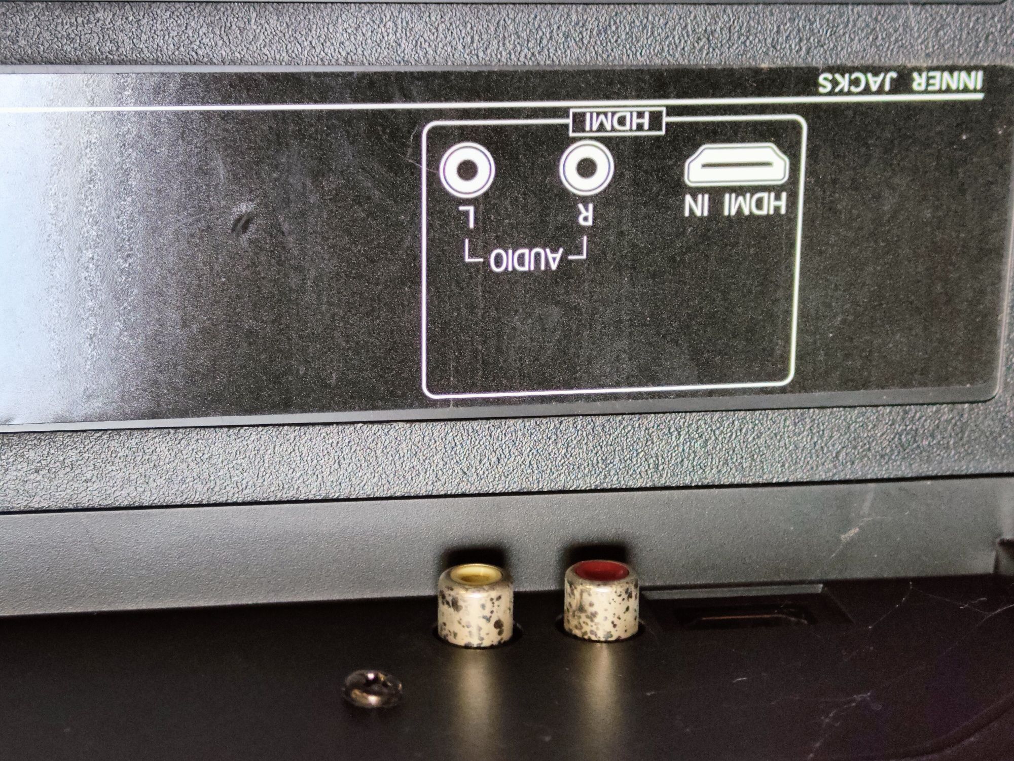 Telewizor funai LCD D2717