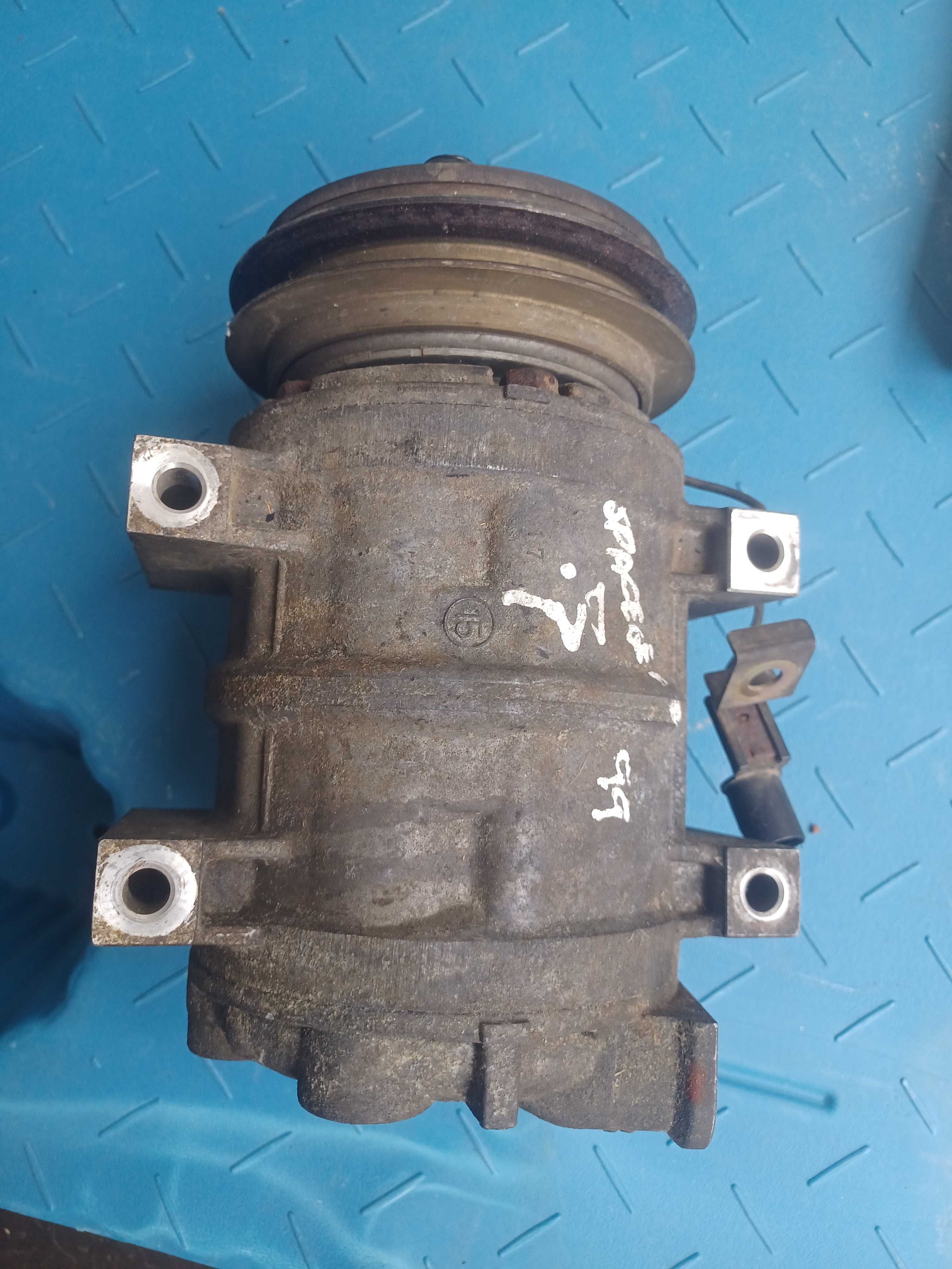 Compressor de ar condicionado Mitsubishi L400