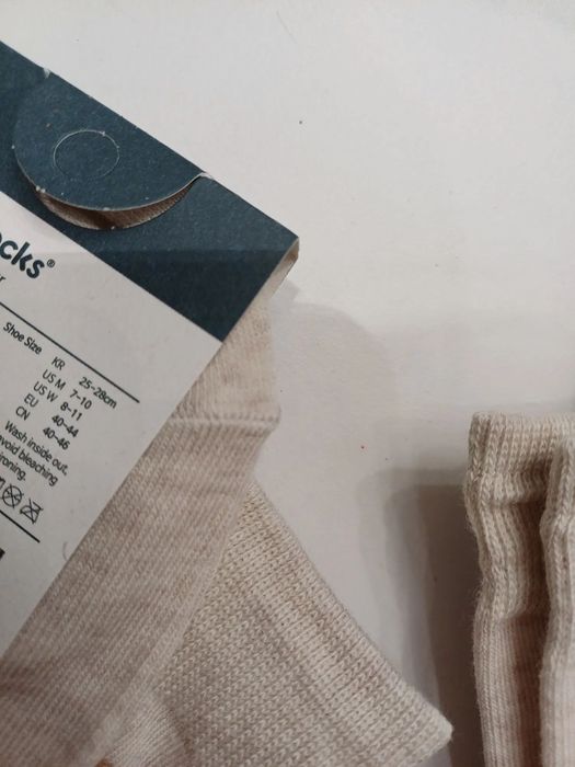 Beżowe skarpetki z misiem w swetrze skarpety viral blogerskie do ugg