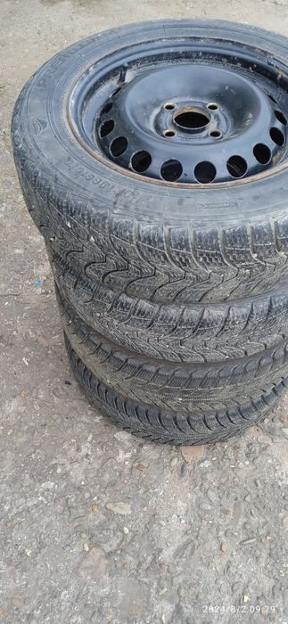 Продам зимову резину на дисках + ковпаки