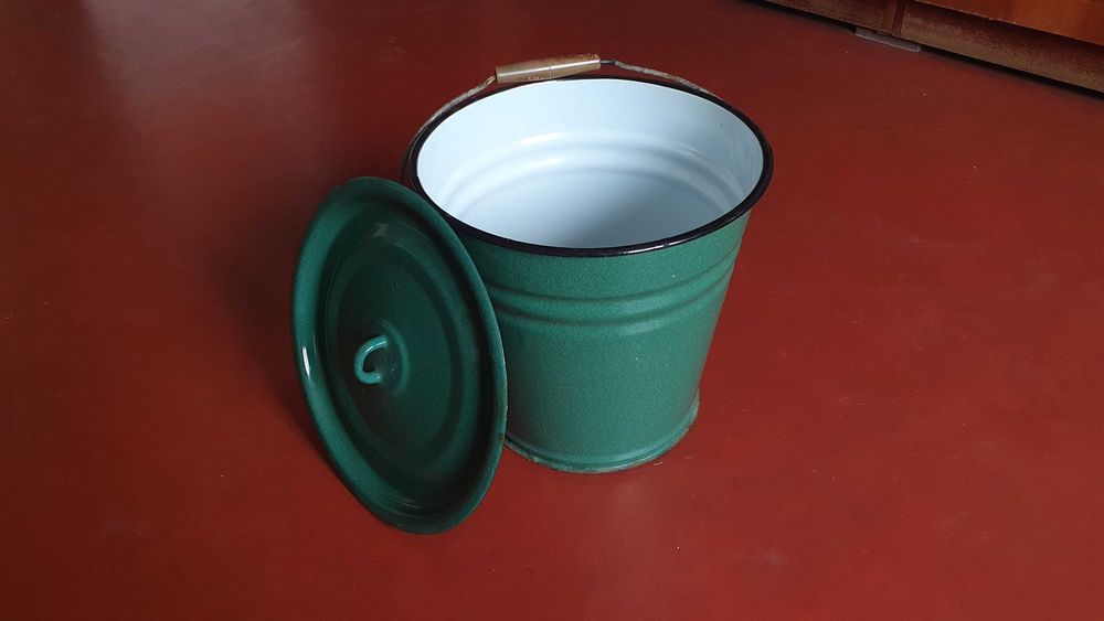 Ведро эмалированное с крышкой б/у СССР