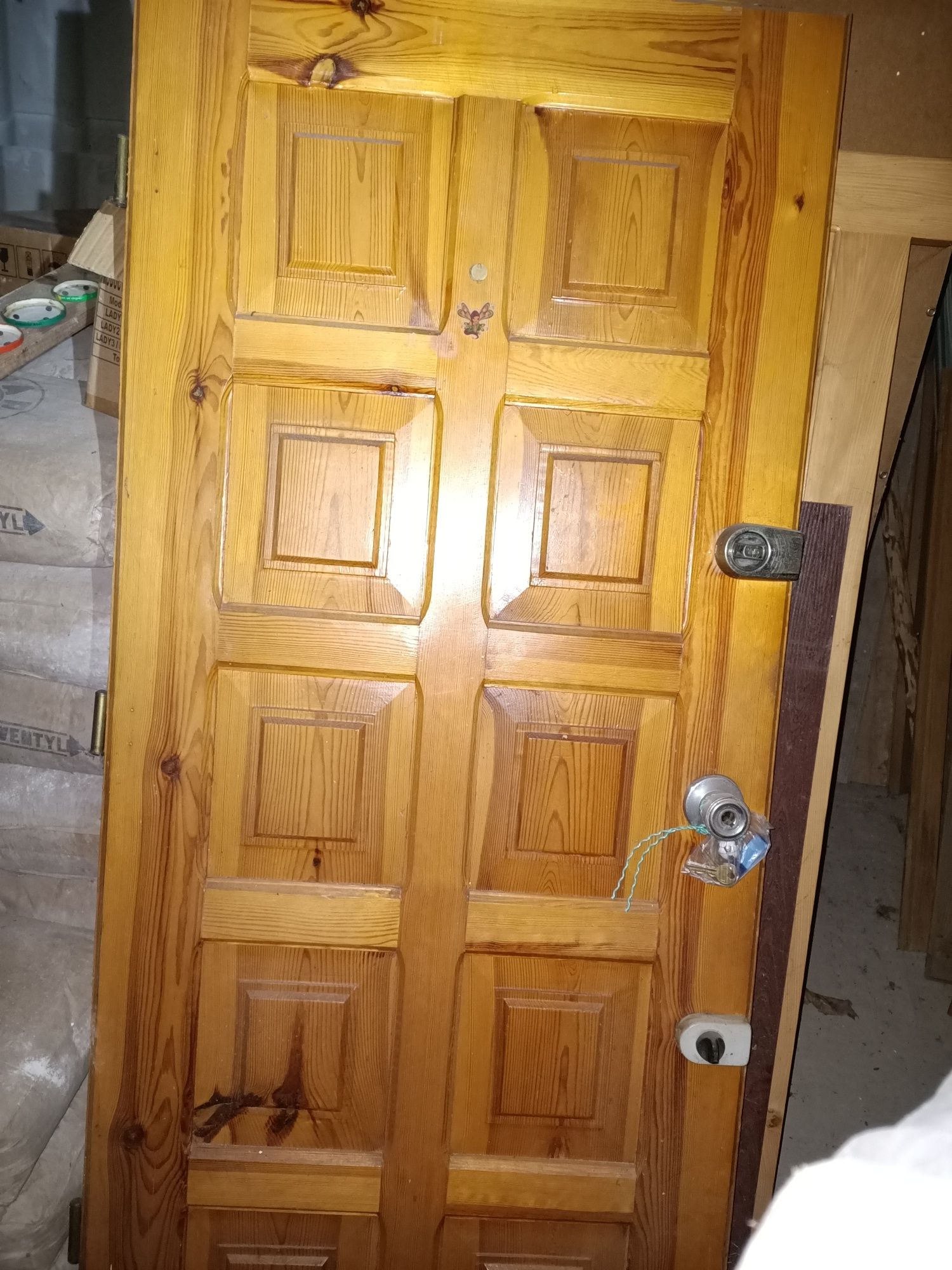 Drzwi drewniane wejsciowe z zamkami